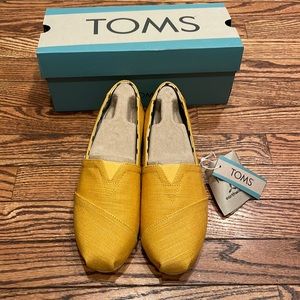 NWT NIB Alpargata Golden Yellow Heritage Canvas TOMS